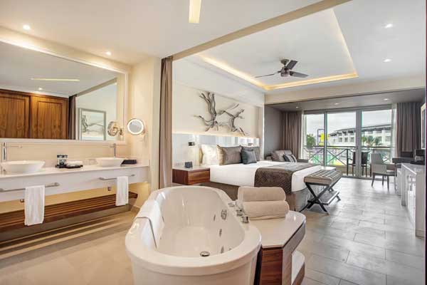 Diamond Club™ Luxury Junior Suite Ocean View